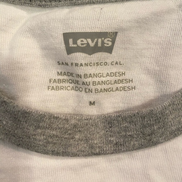 Levi’s Women's Cropped Graphic Apple Logo Tee - Picture 4 of 4